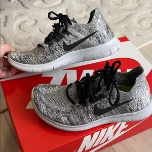 NIKE free running shoe size 5.5